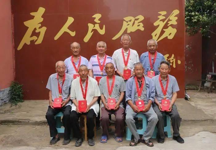 蜡笔小新兄妹春节大拜年